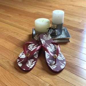 Woman’s Printed Tory Burch Flip Flops size 10